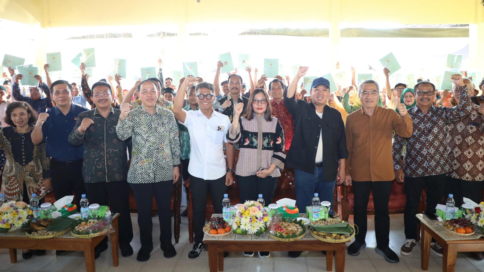 811 Sertipikat Konsolidasi Tanah Diserahkan di Parangtritis, Menteri ATR/BPN Disambut Meriah