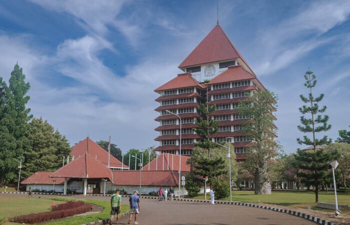Yulianti Ph.D. Jadi Dekan Perempuan Pertama FEB UI Sepanjang Sejarah